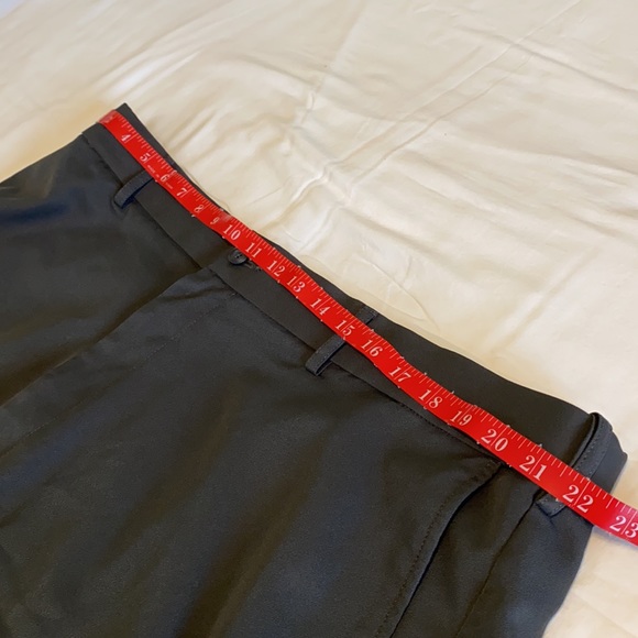 PGA Tour Men’s Golf Shorts - Size 42 - Picture 8 of 9